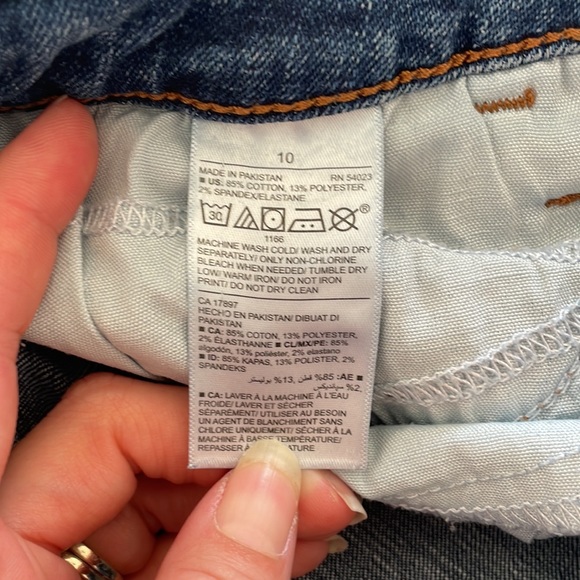 Old navy rockstar jeans. Size 10 - Picture 3 of 3